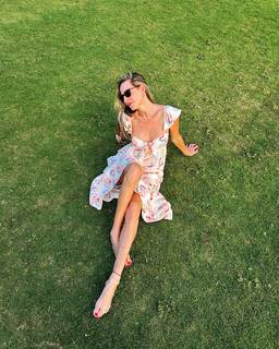 Mariana Weickert feet photo 7