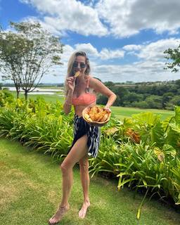 Mariana Weickert feet photo 19