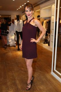 Mariana Ximenes feet photo thumbnail