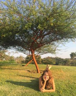 Mariana Ximenes feet photo thumbnail