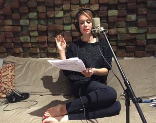 Mariana Ximenes feet photo thumbnail