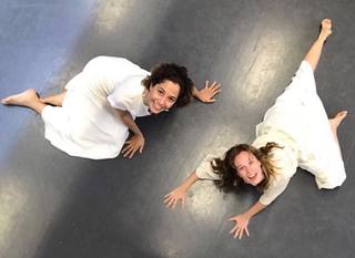 Mariana Ximenes feet photo thumbnail