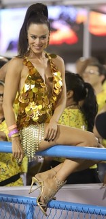 Mariana Ximenes feet photo thumbnail