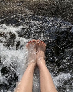 Mariana Ximenes feet photo thumbnail