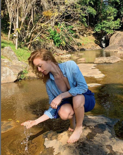 Mariana Ximenes feet photo thumbnail