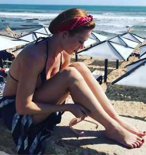Mariana Ximenes feet photo thumbnail