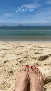 Mariana Ximenes feet photo thumbnail