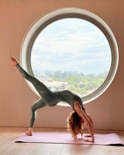 Mariana Ximenes feet photo thumbnail