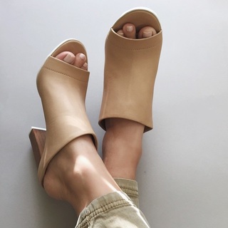 Marianna Hewitt feet photo 2