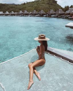Marianna Hewitt feet photo 1