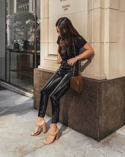 Marianna Hewitt feet photo 10