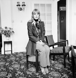 Marianne Faithfull feet photo 15