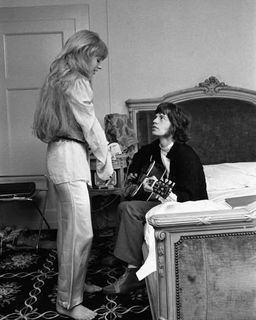 Marianne Faithfull feet photo 1