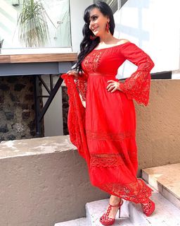 Maribel Guardia feet photo thumbnail
