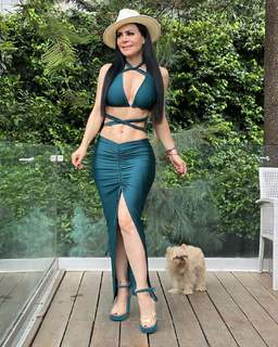 Maribel Guardia feet photo thumbnail