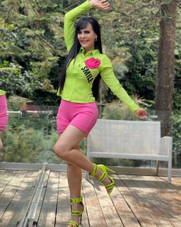 Maribel Guardia feet photo thumbnail