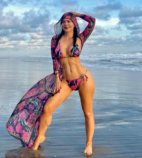 Maribel Guardia feet photo thumbnail