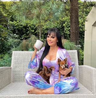 Maribel Guardia feet photo thumbnail