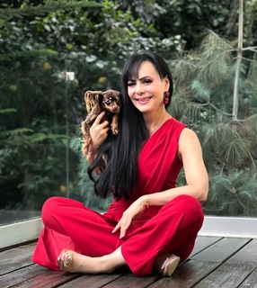 Maribel Guardia feet photo thumbnail