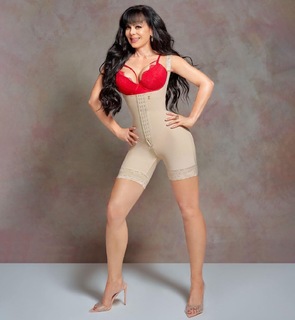 Maribel Guardia feet photo thumbnail