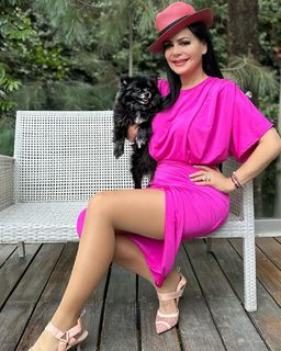 Maribel Guardia feet photo thumbnail