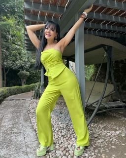 Maribel Guardia feet photo thumbnail