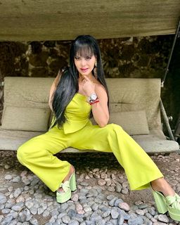 Maribel Guardia feet photo thumbnail
