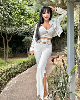 Maribel Guardia feet photo thumbnail