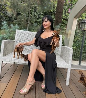 Maribel Guardia feet photo thumbnail