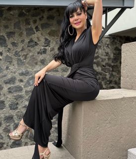 Maribel Guardia feet photo thumbnail