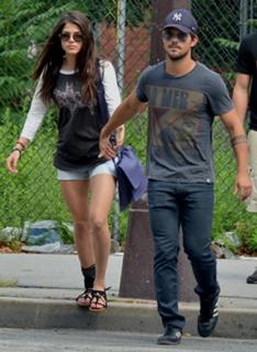 Marie Avgeropoulos feet photo thumbnail
