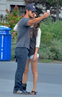 Marie Avgeropoulos feet photo thumbnail