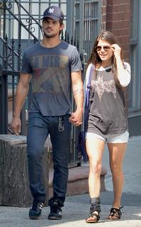 Marie Avgeropoulos feet photo thumbnail