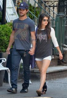 Marie Avgeropoulos feet photo thumbnail