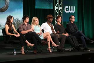 Marie Avgeropoulos feet photo thumbnail