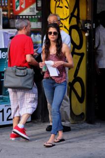 Marie Avgeropoulos feet photo thumbnail