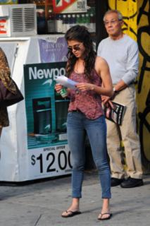 Marie Avgeropoulos feet photo thumbnail