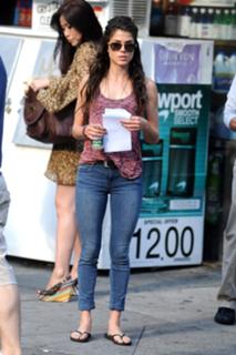 Marie Avgeropoulos feet photo thumbnail