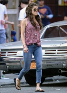 Marie Avgeropoulos feet photo thumbnail