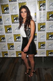 Marie Avgeropoulos feet photo thumbnail