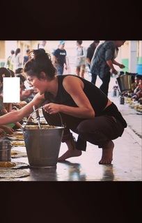 Marie Avgeropoulos feet photo thumbnail