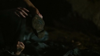 Marie Avgeropoulos feet photo thumbnail
