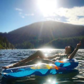 Marie Avgeropoulos feet photo thumbnail