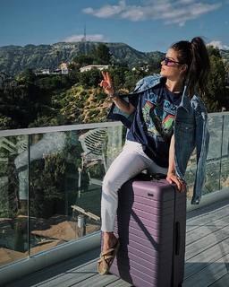 Marie Avgeropoulos feet photo thumbnail