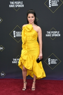 Marie Avgeropoulos feet photo thumbnail