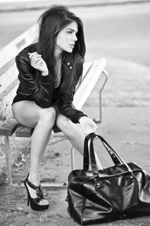Marie Avgeropoulos feet photo thumbnail