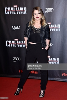 Marie Lopez feet photo thumbnail