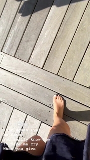 Marie Lopez feet photo thumbnail