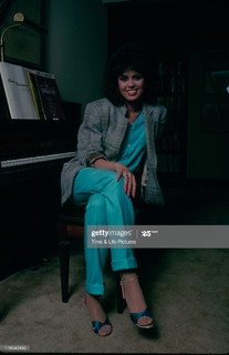 Marie Osmond feet photo thumbnail