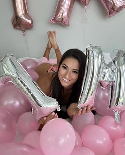 Marie Temara feet photo thumbnail